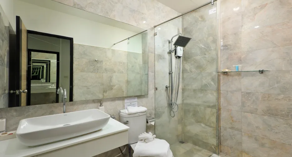 For sale and for rent 2 bedrooms condo in Mueang Phuket, Phuket