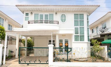 Casa adosada en venta de 4 habitaciones en Min Buri, Bangkok