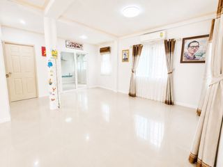 Casa adosada en venta de 4 habitaciones en Min Buri, Bangkok
