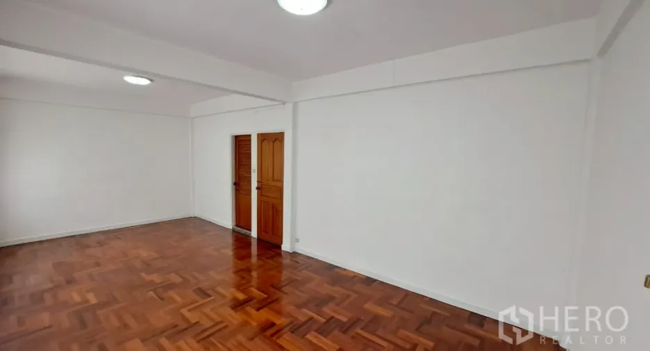 Casa adosada en alquiler de 5 habitaciones en Watthana, Bangkok