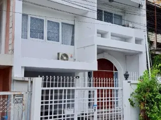 Casa adosada en alquiler de 5 habitaciones en Watthana, Bangkok