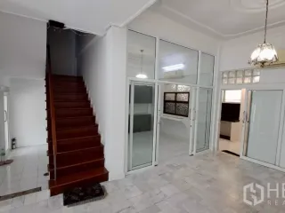 Casa adosada en alquiler de 5 habitaciones en Watthana, Bangkok
