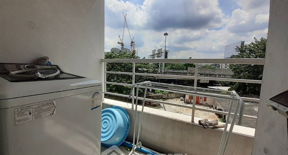 ขาย 2 ห้องนอน คอนโด ใน คลองเตย, กรุงเทพฯ