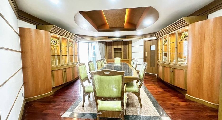 For rent and for sale 4 bedrooms condo in Khlong Toei, Bangkok