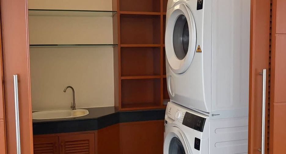 For rent 3 bedrooms condo in Bang Rak, Bangkok