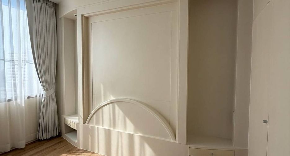 For rent 3 bedrooms condo in Bang Rak, Bangkok