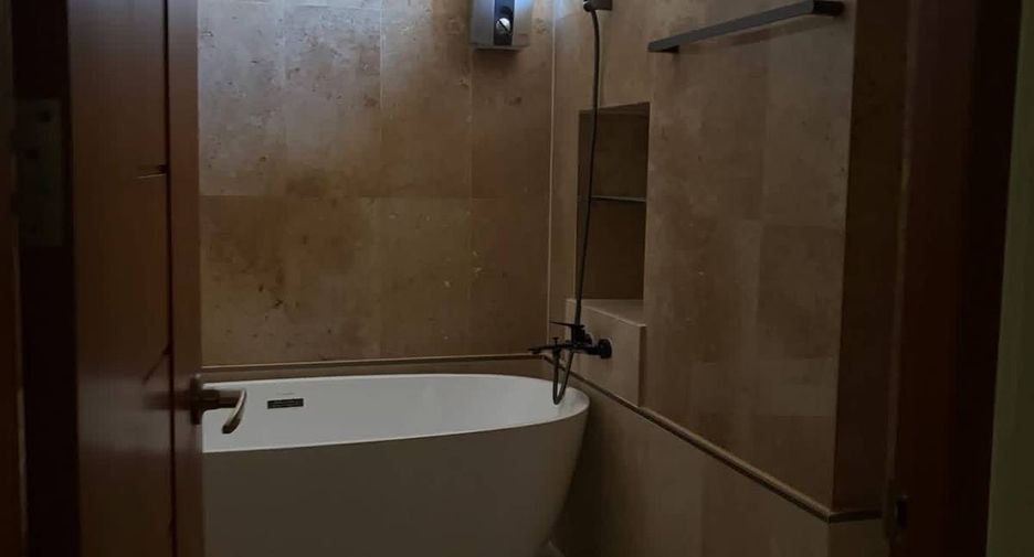 For rent 3 bedrooms condo in Bang Rak, Bangkok