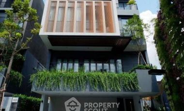 Haus zur Miete mit 4 Zimmer in Watthana, Bangkok
