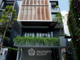 For rent 4 bedrooms house in Watthana, Bangkok