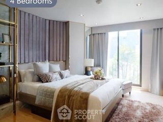 For rent 4 bedrooms house in Watthana, Bangkok