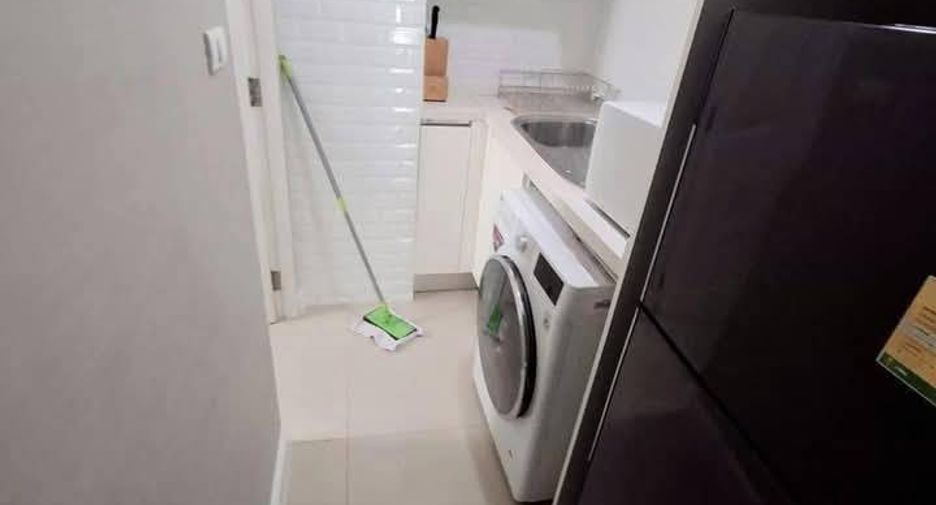 For rent 3 bedrooms condo in Huai Khwang, Bangkok