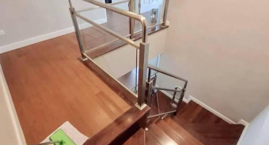 For rent 3 bedrooms condo in Huai Khwang, Bangkok