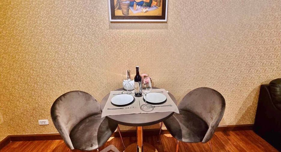 For rent 2 bedrooms condo in Din Daeng, Bangkok
