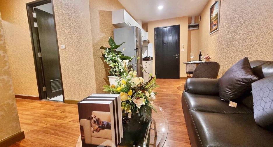 For rent 2 bedrooms condo in Din Daeng, Bangkok
