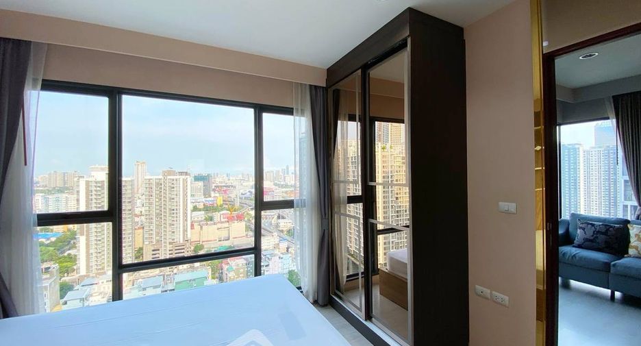 For rent 2 bedrooms condo in Huai Khwang, Bangkok