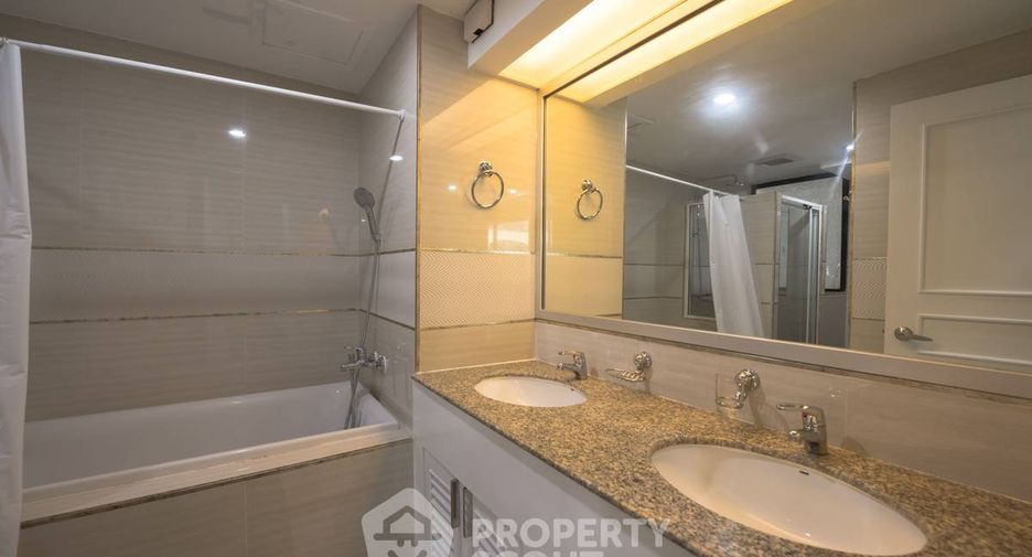 For sale 3 bedrooms condo in Khlong Toei, Bangkok