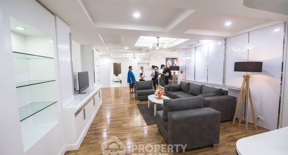 For sale 3 bedrooms condo in Khlong Toei, Bangkok