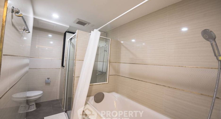 For sale 3 bedrooms condo in Khlong Toei, Bangkok