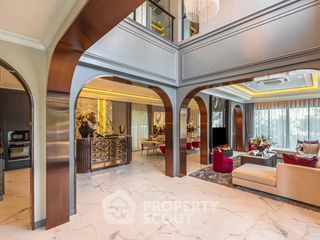 Casa en venta de 4 habitaciones en Bang Khae, Bangkok