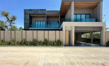 Villa zum Kauf mit 5 Zimmer in Bang Lamung, Chonburi