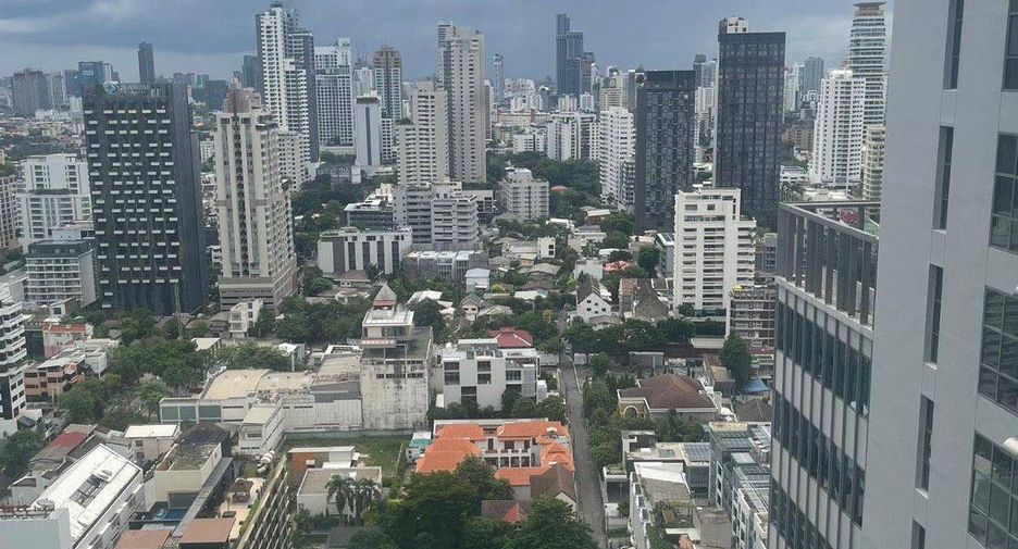 For sale 2 bedrooms condo in Khlong Toei, Bangkok