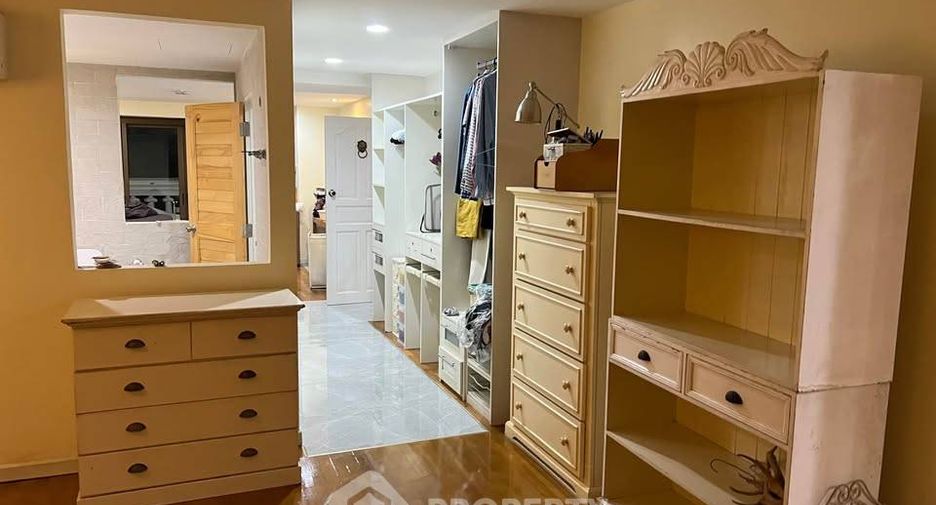 For sale 2 ベッドルーム condo in Bang Rak, Bangkok
