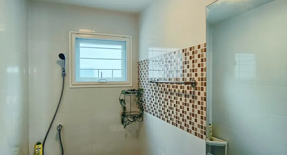 For rent 3 bedrooms townhouse in Thalang, Phuket