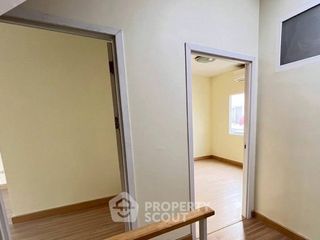 Reihenhaus zum Kauf mit 5 Zimmer in Saphan Sung, Bangkok