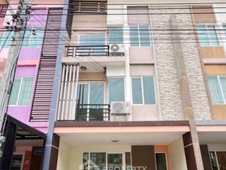 Reihenhaus zum Kauf mit 5 Zimmer in Saphan Sung, Bangkok