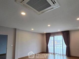 Casa en venta de 4 habitaciones en Sai Mai, Bangkok
