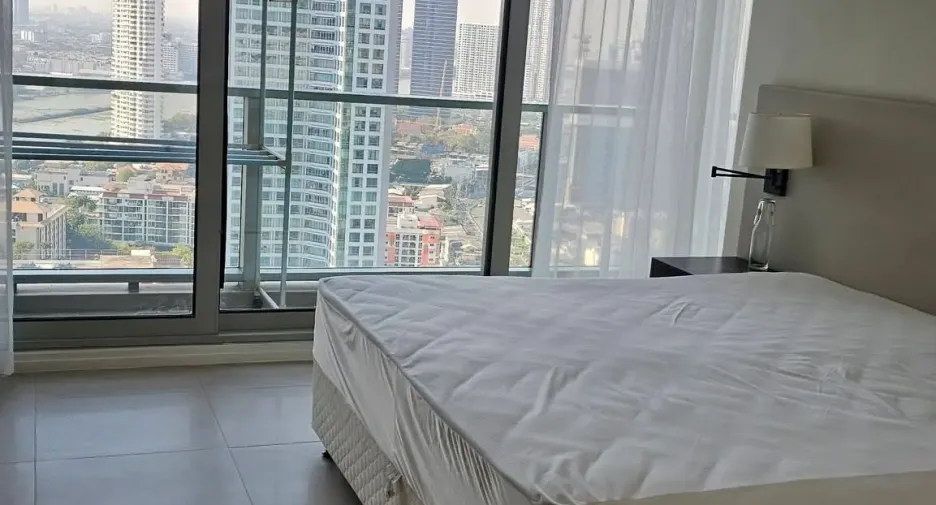 For rent 3 bedrooms condo in Sathon, Bangkok