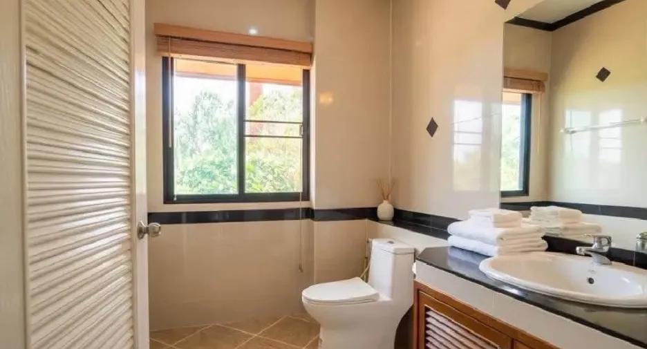 For rent 5 bedrooms house in Saraphi, Chiang Mai