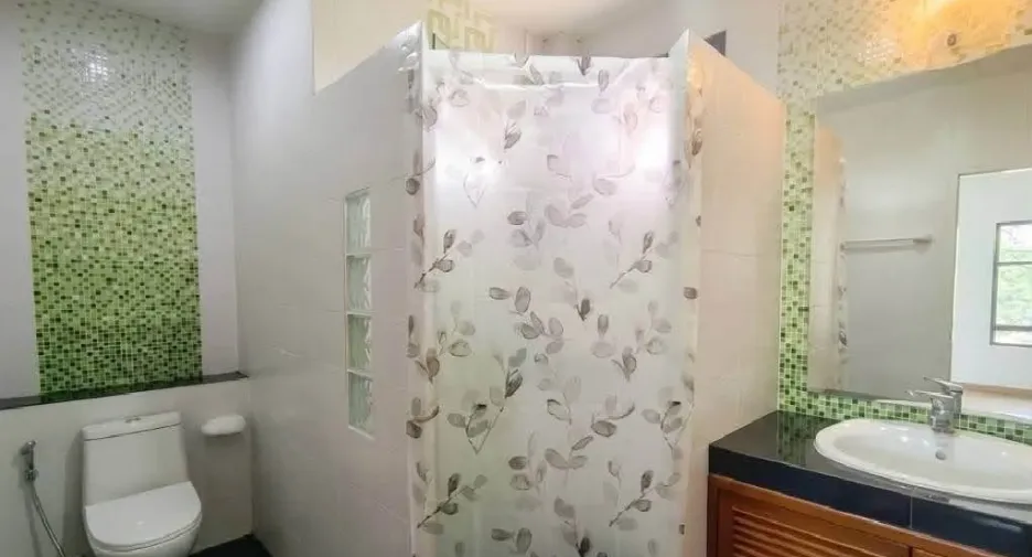 For rent 5 bedrooms house in Saraphi, Chiang Mai