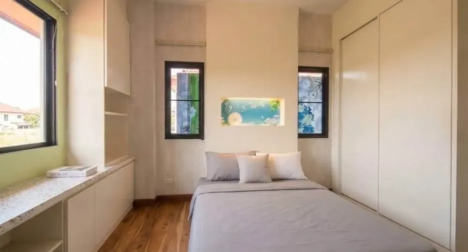 For rent 5 bedrooms house in Saraphi, Chiang Mai