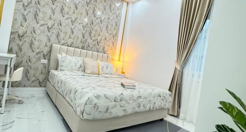À vendre 2 chambres maison de ville à Bang Lamung, Chonburi