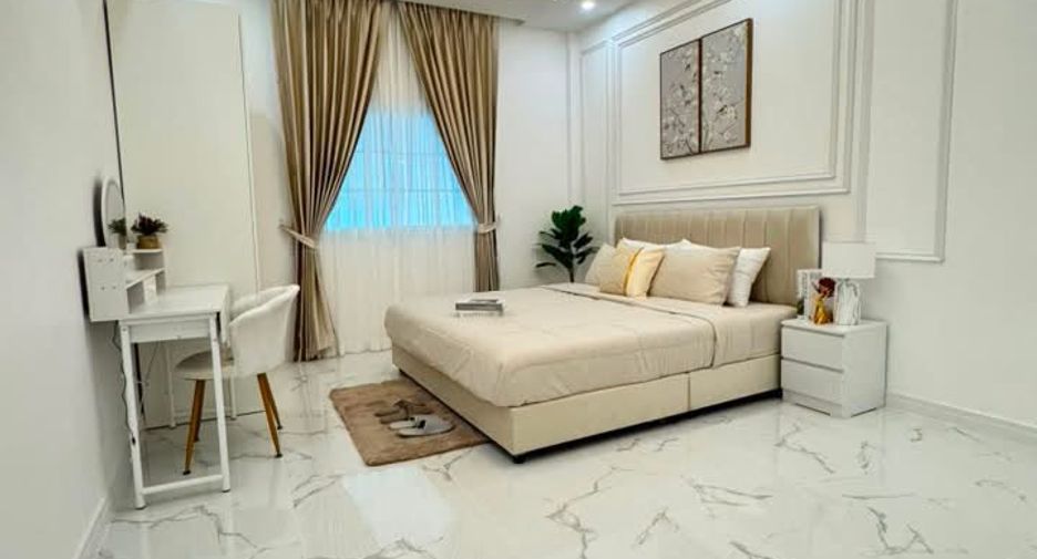 À vendre 2 chambres maison de ville à Bang Lamung, Chonburi
