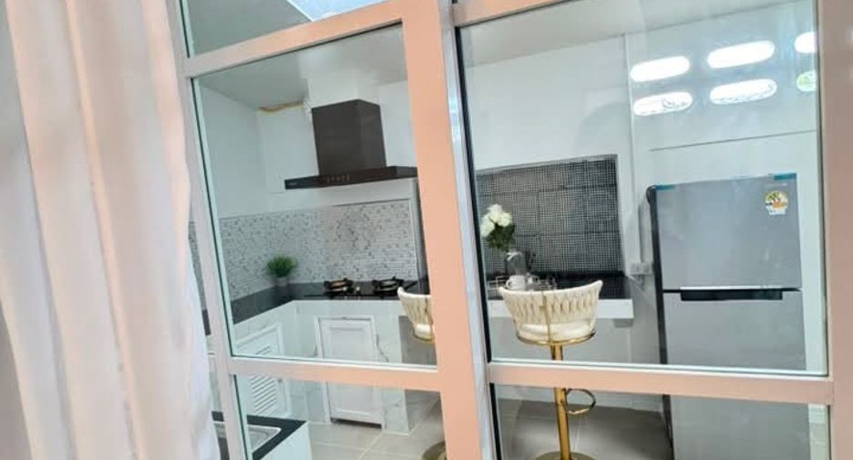 À vendre 2 chambres maison de ville à Bang Lamung, Chonburi