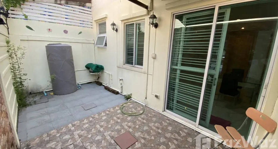 For rent 3 bedrooms townhouse in Don Mueang, Bangkok