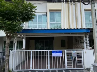 For rent 3 bedrooms townhouse in Don Mueang, Bangkok