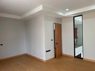 À vendre 4 chambres maison de ville à Lat Krabang, Bangkok