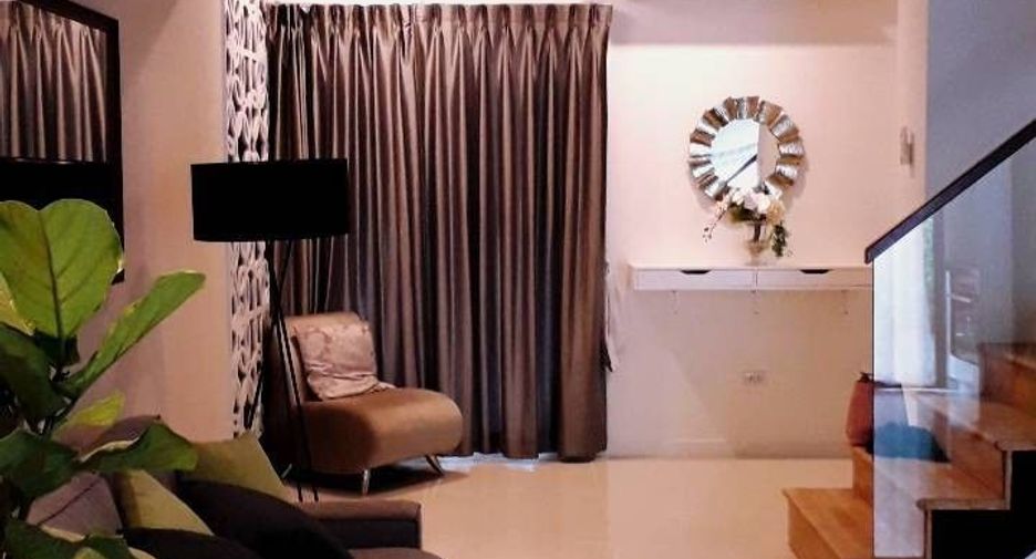 Reihenhaus zur Miete mit 4 Zimmer in Bang Lamung, Chonburi