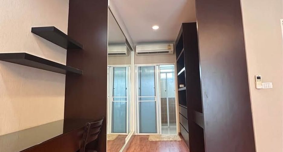 For rent 3 bedrooms townhouse in Lat Krabang, Bangkok