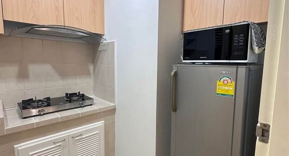 For rent 3 bedrooms townhouse in Lat Krabang, Bangkok