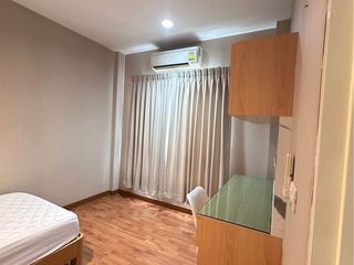 For rent 3 bedrooms townhouse in Lat Krabang, Bangkok