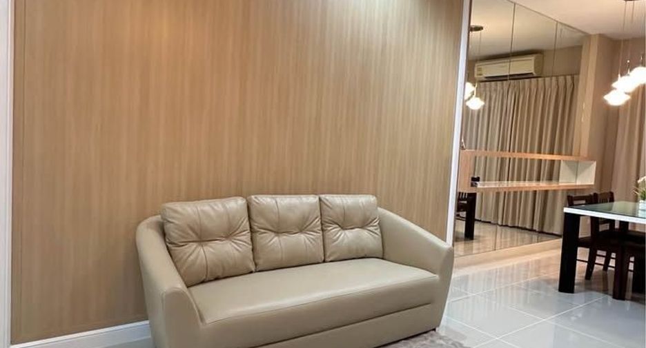 For rent 3 bedrooms townhouse in Lat Krabang, Bangkok