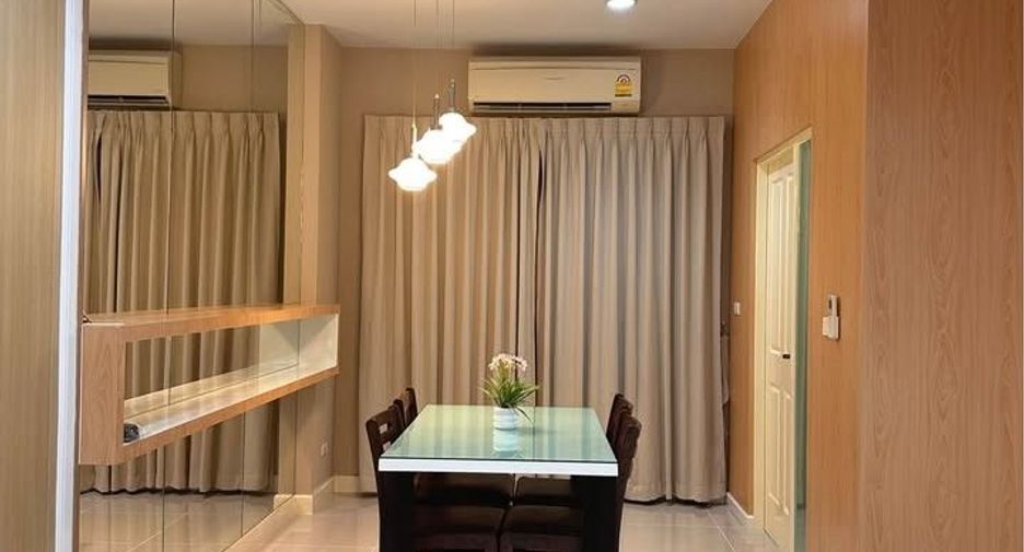 For rent 3 bedrooms townhouse in Lat Krabang, Bangkok