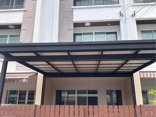 For rent 3 bedrooms townhouse in Lat Krabang, Bangkok
