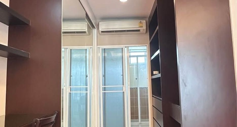 For rent 3 bedrooms townhouse in Lat Krabang, Bangkok