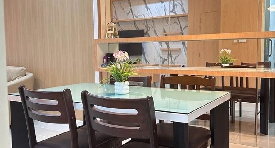 For rent 3 bedrooms townhouse in Lat Krabang, Bangkok