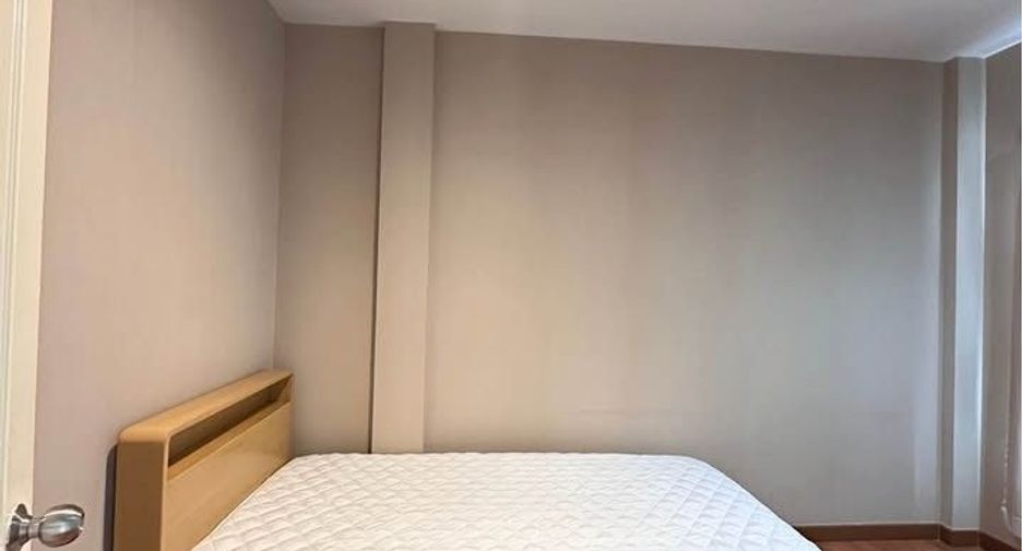 For rent 3 bedrooms townhouse in Lat Krabang, Bangkok
